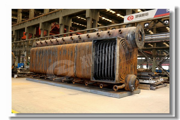 4噸蒸汽鍋爐，帶爐油運行